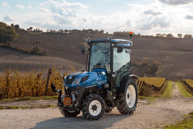 Le palmarès de l'innovation récompense la cabine suspendue Comfort Ride de New Holland pour les tracteurs vignerons étroits.