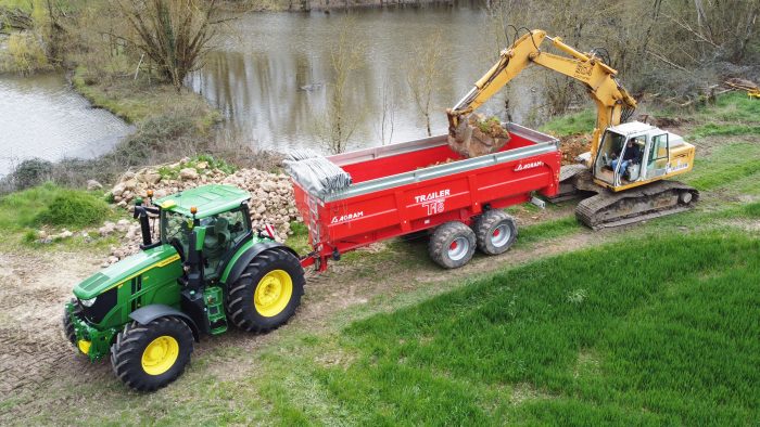 Valtra Q305 ou John Deere 6R 250