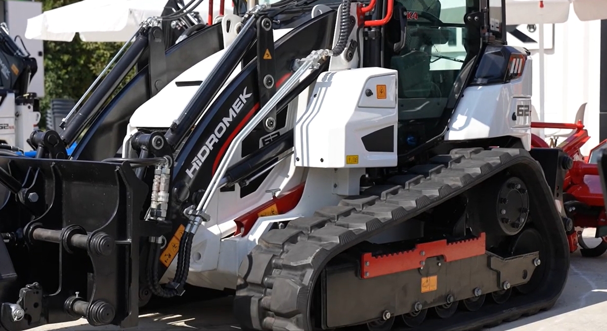 tractopelle polyvalent tracteur Hidromek