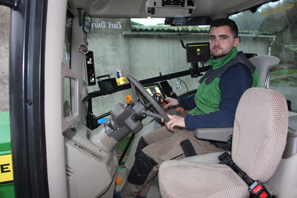 Baptiste Duros dans son tracteur