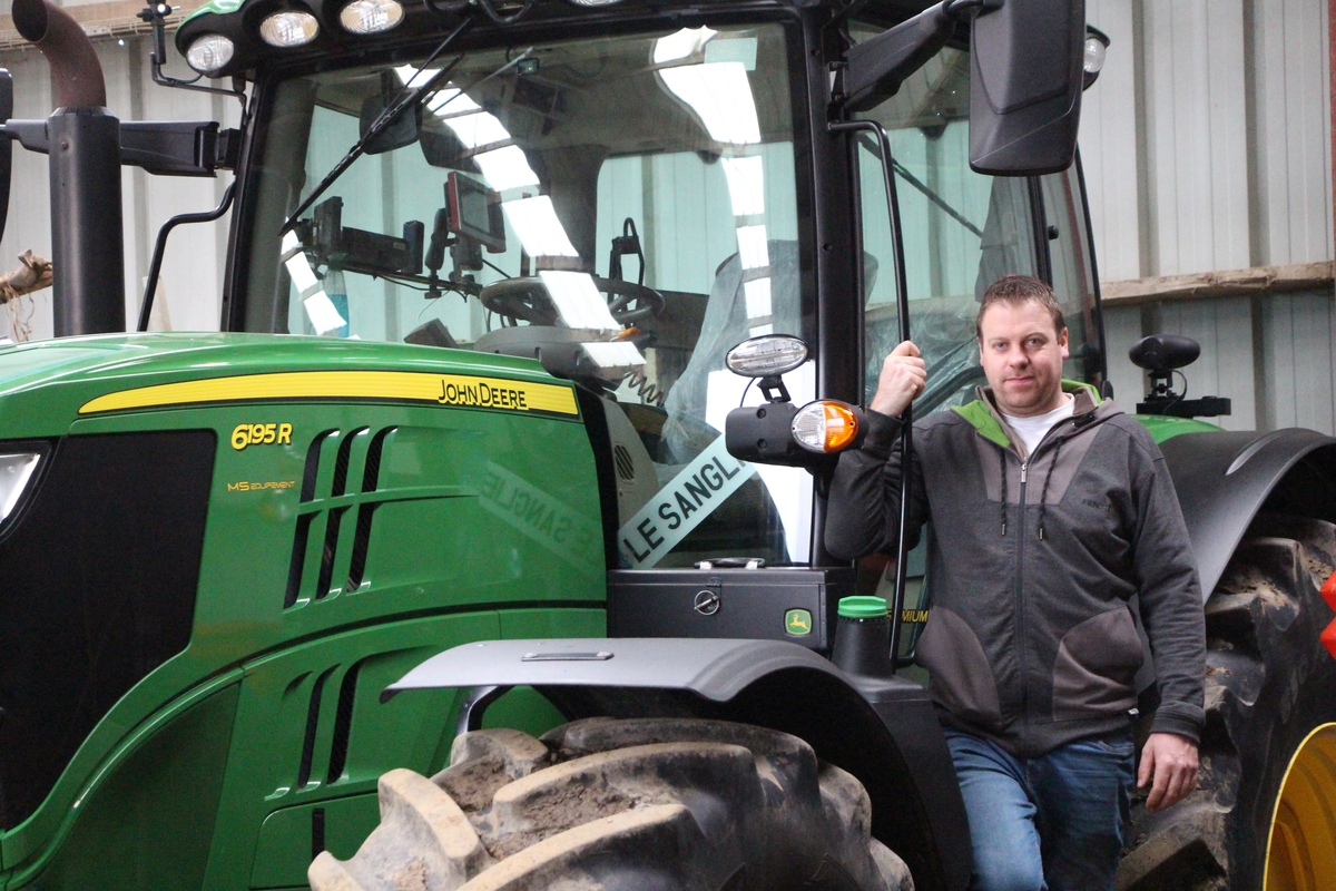 Yoann Grogneuf et son tracteur