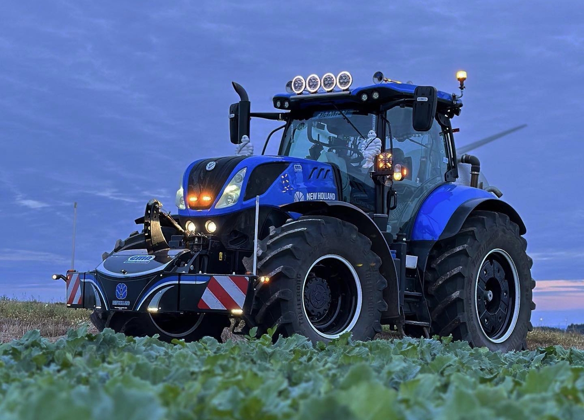 tracteur New Holland personnalisé