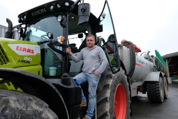 Quatre tracteurs et deux salariés illustrent une croissance