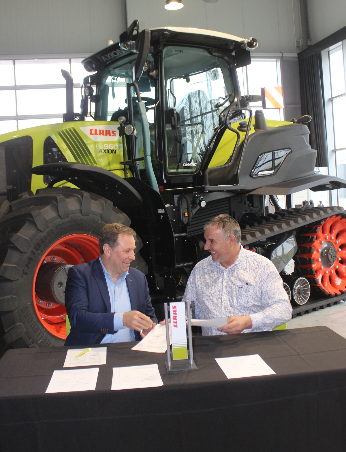 signature contrat tracteurs Claas 