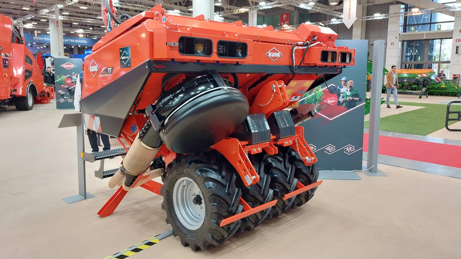 Kuhn TF 2300 C Une Tr mie Frontale Double Cuve Polyvalente kuhn-tf-2300-c-une-tr-mie-frontale-double-cuve-polyvalente