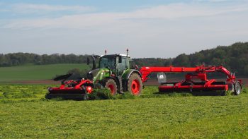 Un surcoût de 4,80 €/ha avec un andaineur à tapis