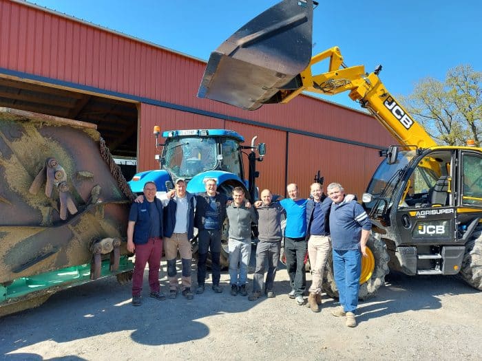 Les adhérents de la cuma ont participé à la construction du hangar