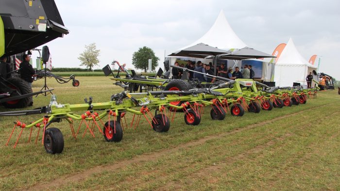 faneuse trainée Claas