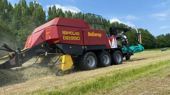 Combiné Presse enrubanneuse pour bottes carrées Baliwrap.