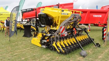 Bednar montre à Innov-Agri son semoir combiné porté Sonic ON