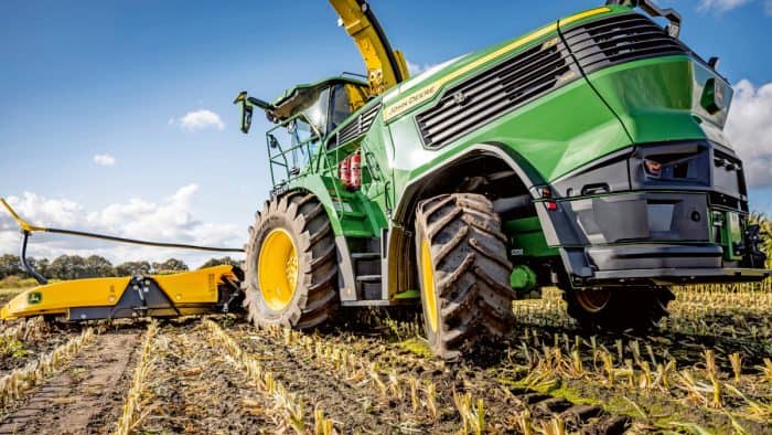 John Deere F9 700