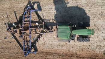 Déchaumeur à chaines Dalbo : un débit de chantier de 10 ha/h