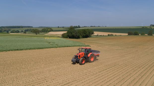 les outils contrôlent le tracteur avec le système TIM - Sommets d'Or 2025