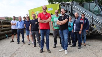 Une mélangeuse, des hommes, et un nouvel horizon pour la cuma