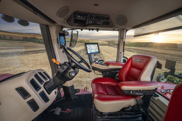 Le Quadtrac 785 adopte la cabine du 715