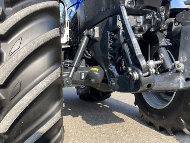 Un demi tour dans un mouchoir de poche avec le nouveau pont avant qui équipe les tracteurs New Holland T7