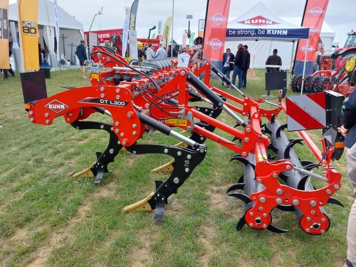 Kuhn équipe son décompacteur de rouleaux à dents