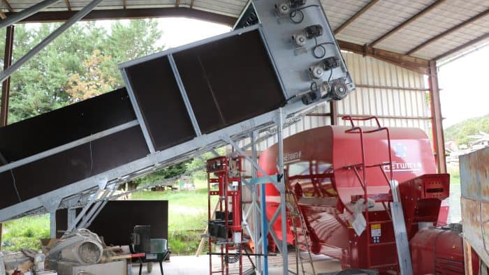 La préparation des rations s'effectue dans une partie des bâtiments.