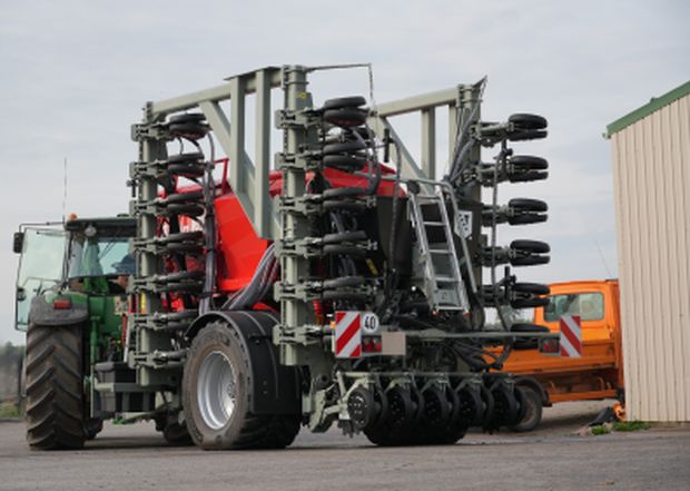 Le semoir Novag T-ForcePlus 750 reçoit une homologation 40 km/h