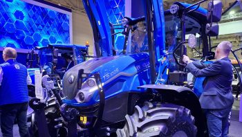 New Holland présente les T5S