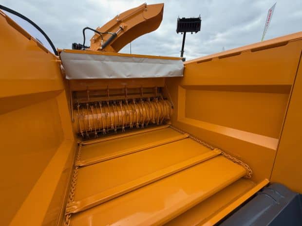 Une caisse de 1,65 m de large pour la pailleuse C-Chopper Lucas G