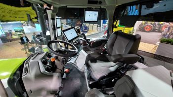 Claas Axion 9 cabine