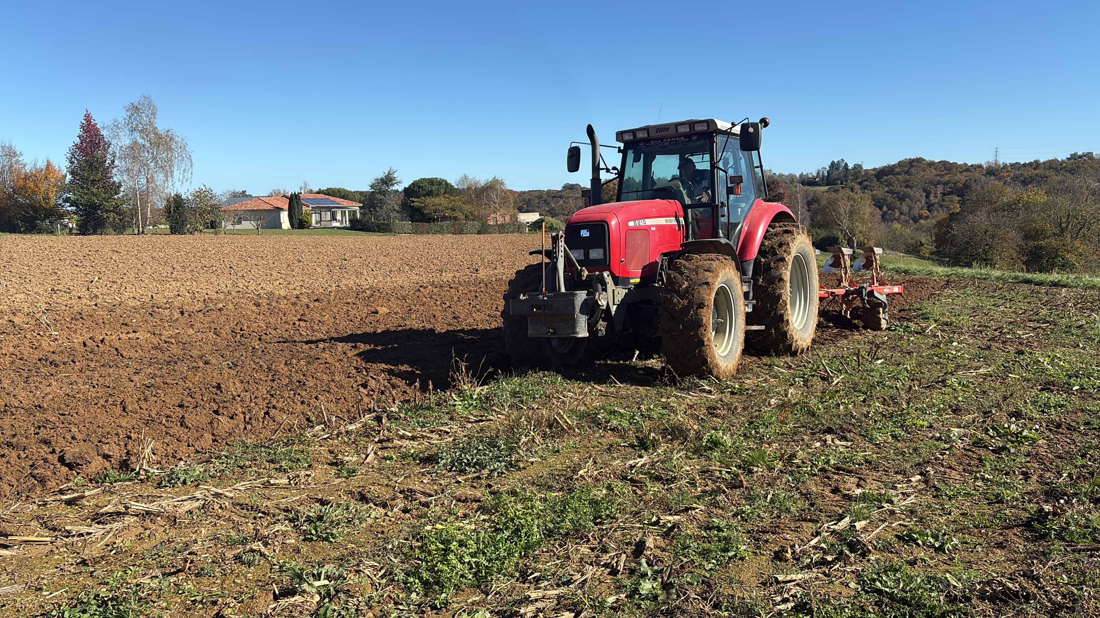 Le labour est très important pour l'éleveur afin de s'assurer de bonne culture pour nourrir son élevage.