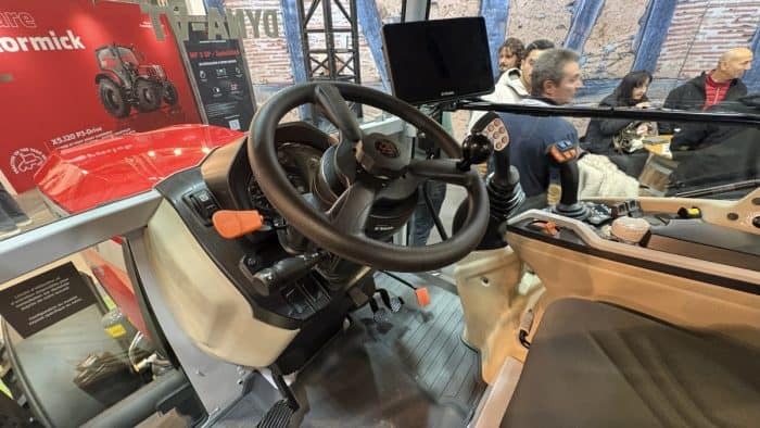 Massey Ferguson MF 3 Dyna-VT