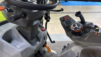 Claas Nexos Série 2 CMatic