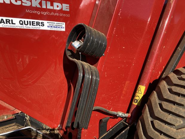 Peu de casse sur la ramasseuse de pierres Kongskilde à part les dents qui équipent le rotor. 