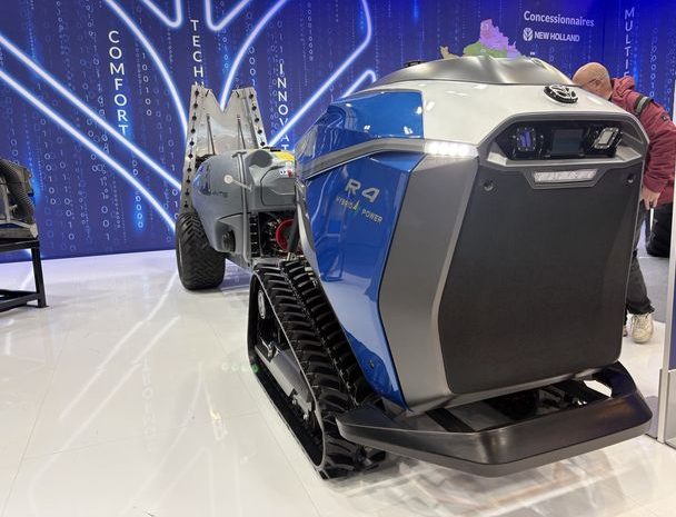 robot New Holland R4