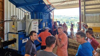 La cuma mutualise une presse à poste fixe dans toutes les Pyrénées-Atlantiques