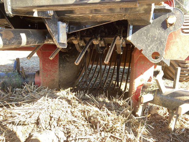 Un débit de chantier souvent inférieur à 1 ha/h pour la ramasseuse de pierres Kongskilde Stonebear