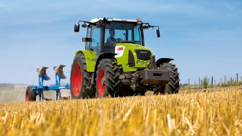 Ne vaudrait-il  pas mieux louer  le tracteur ?