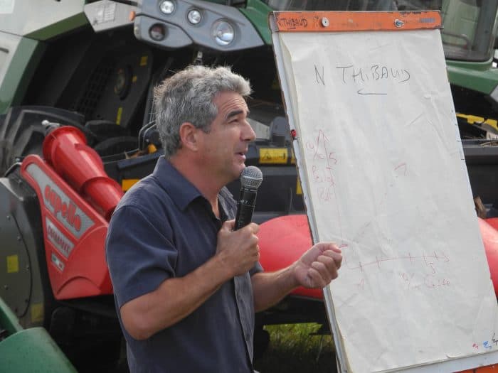 Nicolas Thibaud en formation de réglages de moissonneuses-batteuses