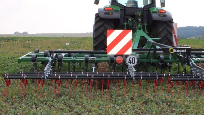 Les herses peigne sont des compléments utiles sur les scalpeurs