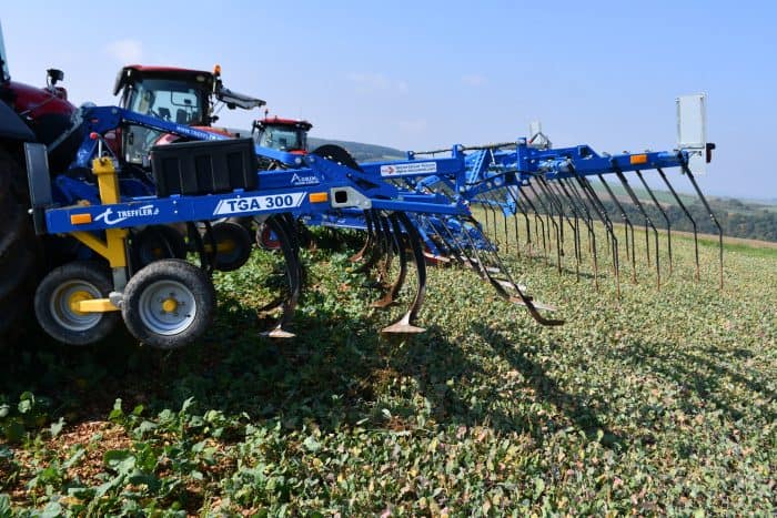 Un fond de travail régulier pour le scalpeur Treffler TGA