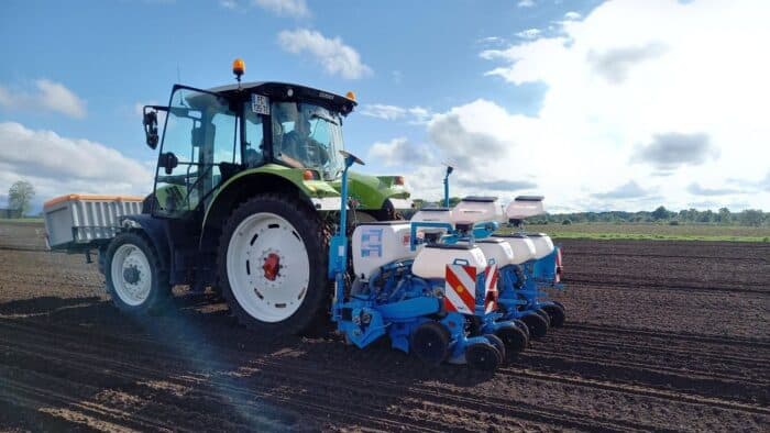 semoir monograine Monosem avec double rampe de microgranulateurs