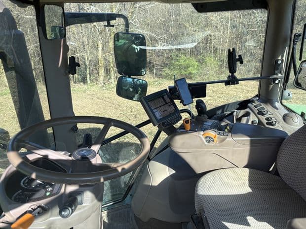 Une cabine Prémium sur le John Deere 6155R de la cuma des 4 Vents