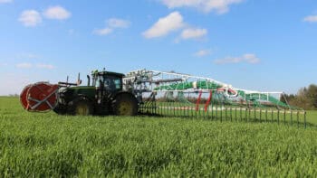 Sans tonne le chauffeur épand 1 000 m3 dans la journée