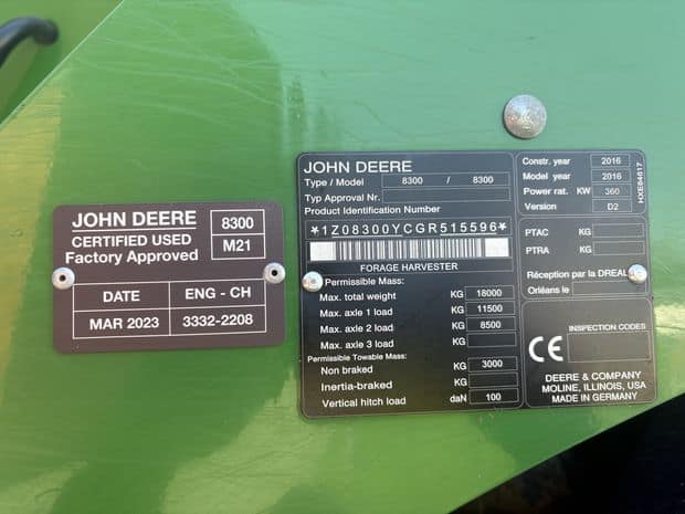 Une nouvelle plaque constructeur indique que la machine est reconditionnée. 