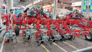 Einböck Invera : l&rsquo;ultra précision du binage sur le rang