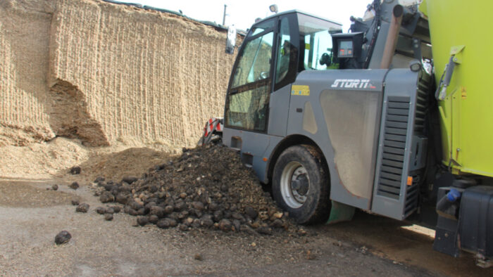 Désilage en cuma avec une Dobermann SW EVO2