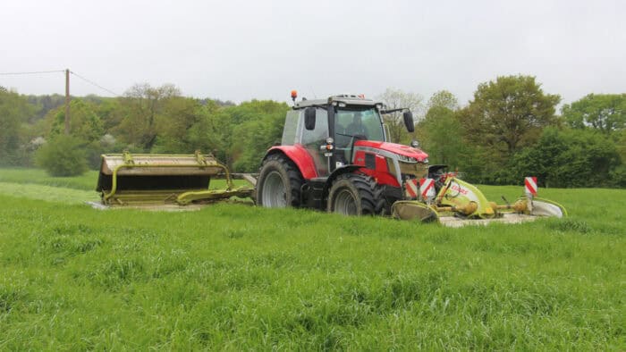 Ensemble de fauche Claas Disco et Massey Ferguson 7s210