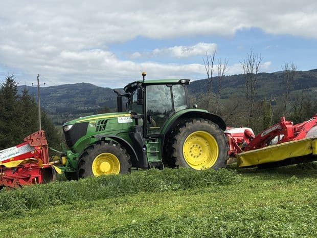 Fauche avec tracteur John Deere 6195R