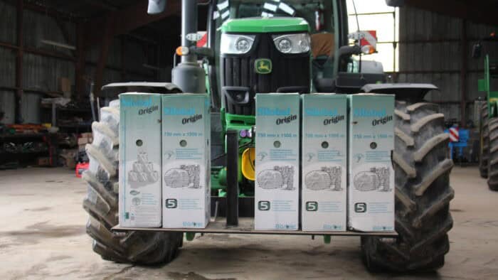 Organisation avec le combiné d'enrubbannage Claas Rollant 455 Uniwrap