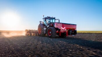 Quatre sections sur la trémie frontale Väderstad FH 2200