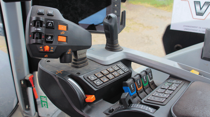 Commandes Valtra Q245