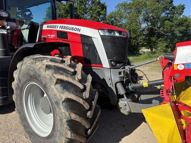 Un relevage avant d'une capacité de 4,8 tonnes pour le MF 8S245