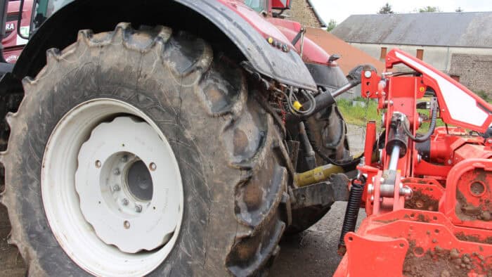 Relevage arriere du Valtra Q 245